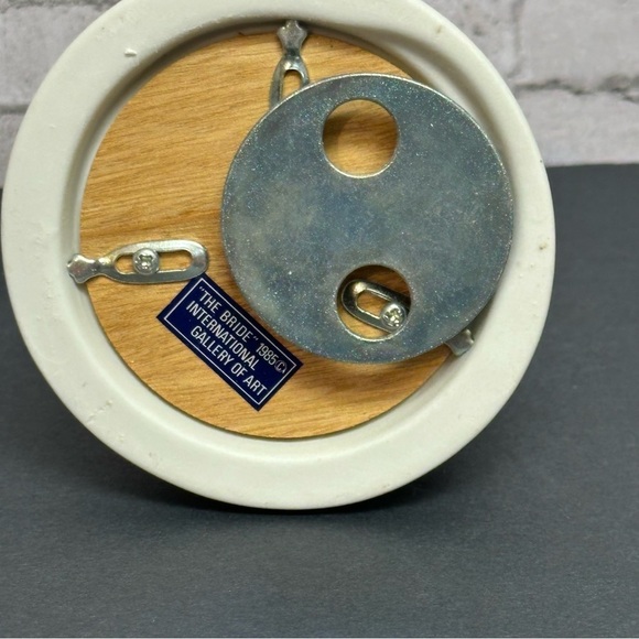 THE BRIDE 1985 International Gallery of Art Figurine Music Box w Girl Behind Her - Picture 9 of 13